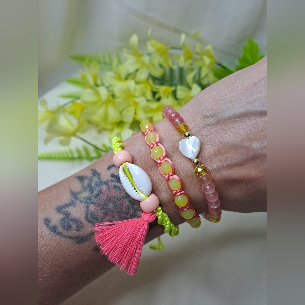 Set of three friendship bracelets/adjustable bracelets/elastic bracelets/shells